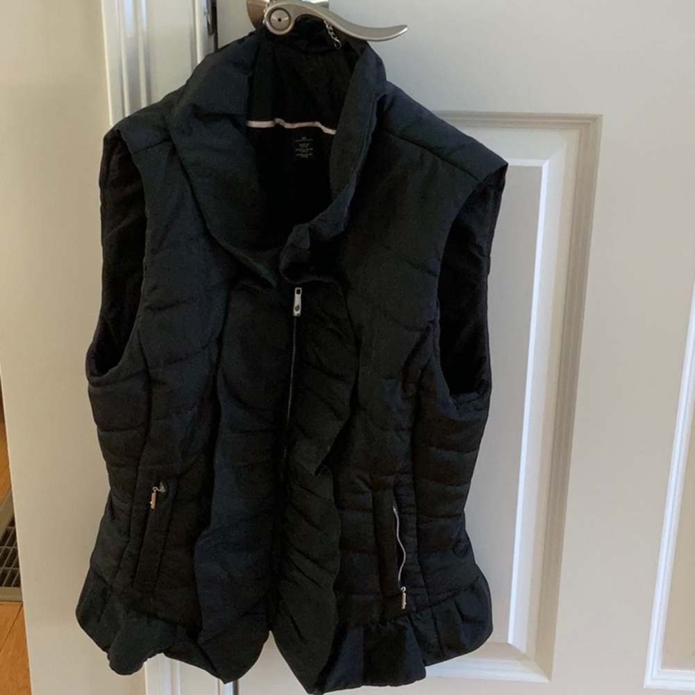 White House Black Market Ruffle Quilted Black Vest XS Like New Polyester Satin